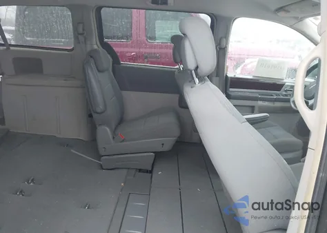 2010 Chrysler Town & Country Touring z USA, uszkodzony, nr VIN 2A4RR5D11AR392548